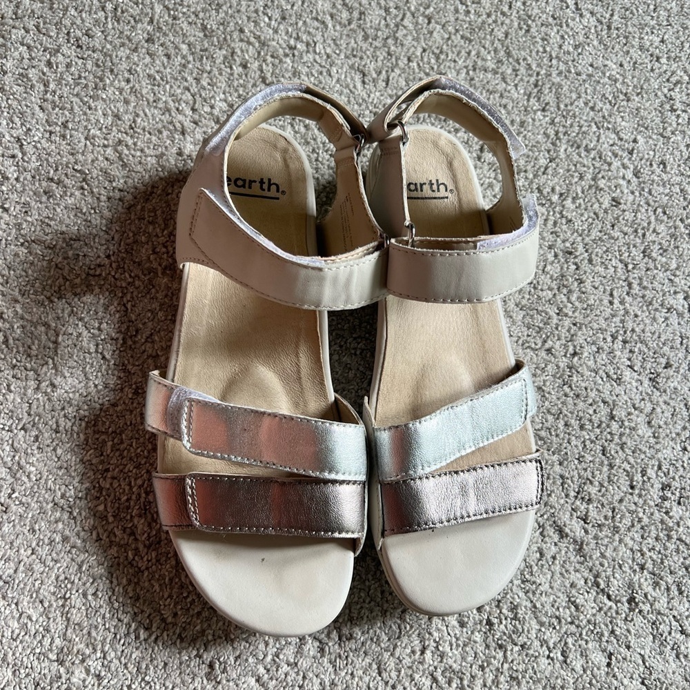 Earth Sandals Size 8 Alder Amal Strappy Beige & Metallic Leather Slingback